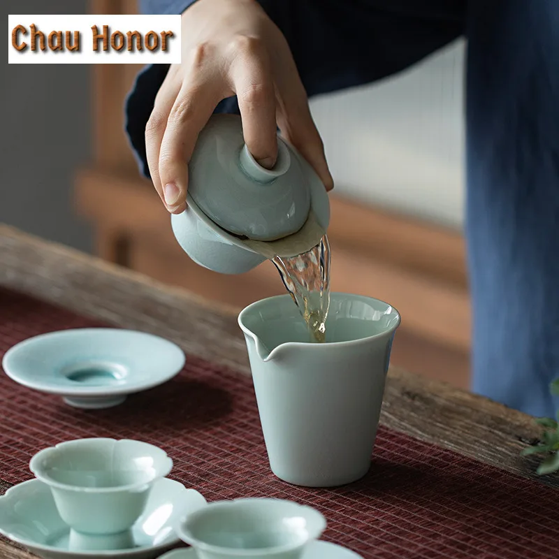 105ML Hutian Kiln Celadon Tea Pot Gracked Glaze Tea Maker Small Ceramic Teapot With Strainer Misty Blue Porcelain KungFu Teaware