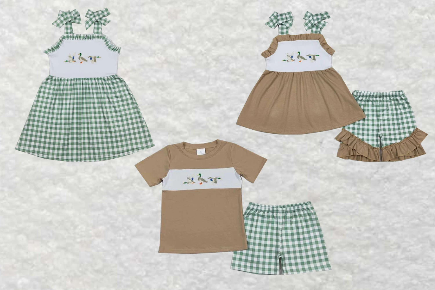 

Оптовая продажа, Лидер продаж, одежда для маленьких девочек и мальчиков в западном стиле, комплекты с вышитыми утиными зелеными и белыми коричневыми кружевными шортами на бретелях