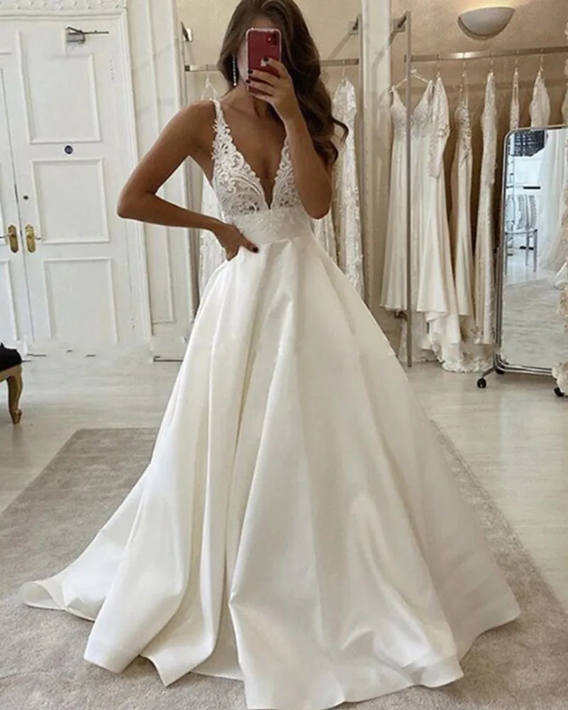 Рисунок 3 - Женское атласное платье с открытой спиной