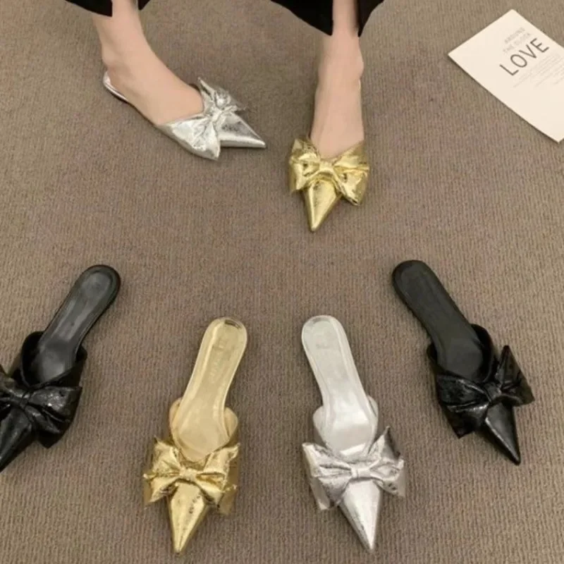 새로운 Bowtie 뮬 신발 여성 패션 지적 발가락 스트라이프 웨이브 슬립 온 샌들 숙녀 럭셔리 새틴 실크 야외 플랫 슬리퍼