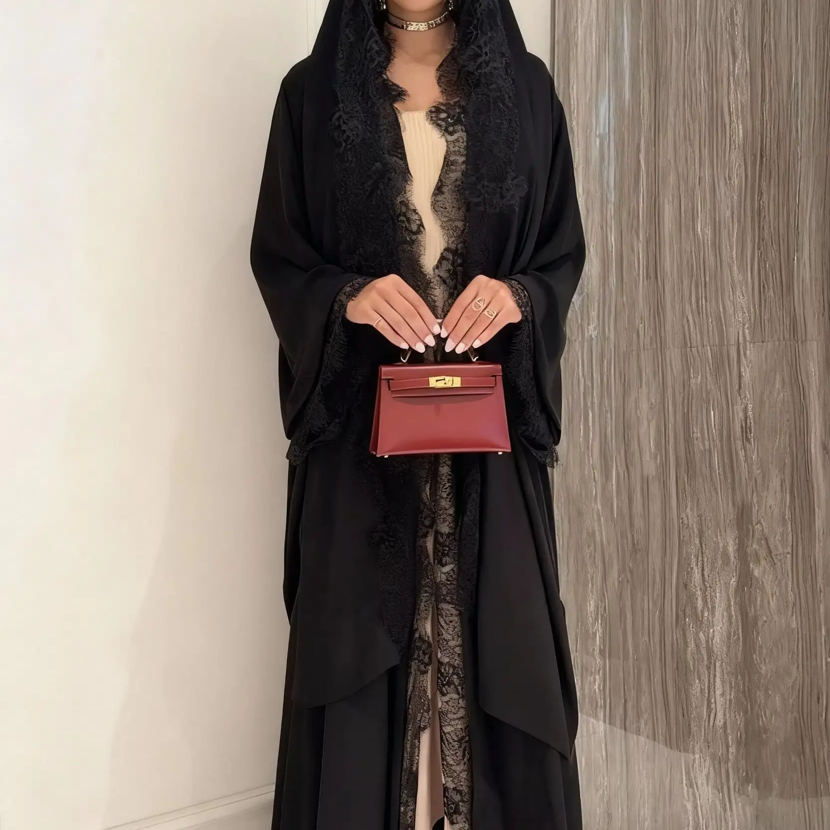 عباءة ساتان سوداء مزينة بالدانتيل، زي إسلامي رسمي للعيد في الشرق الأوسط