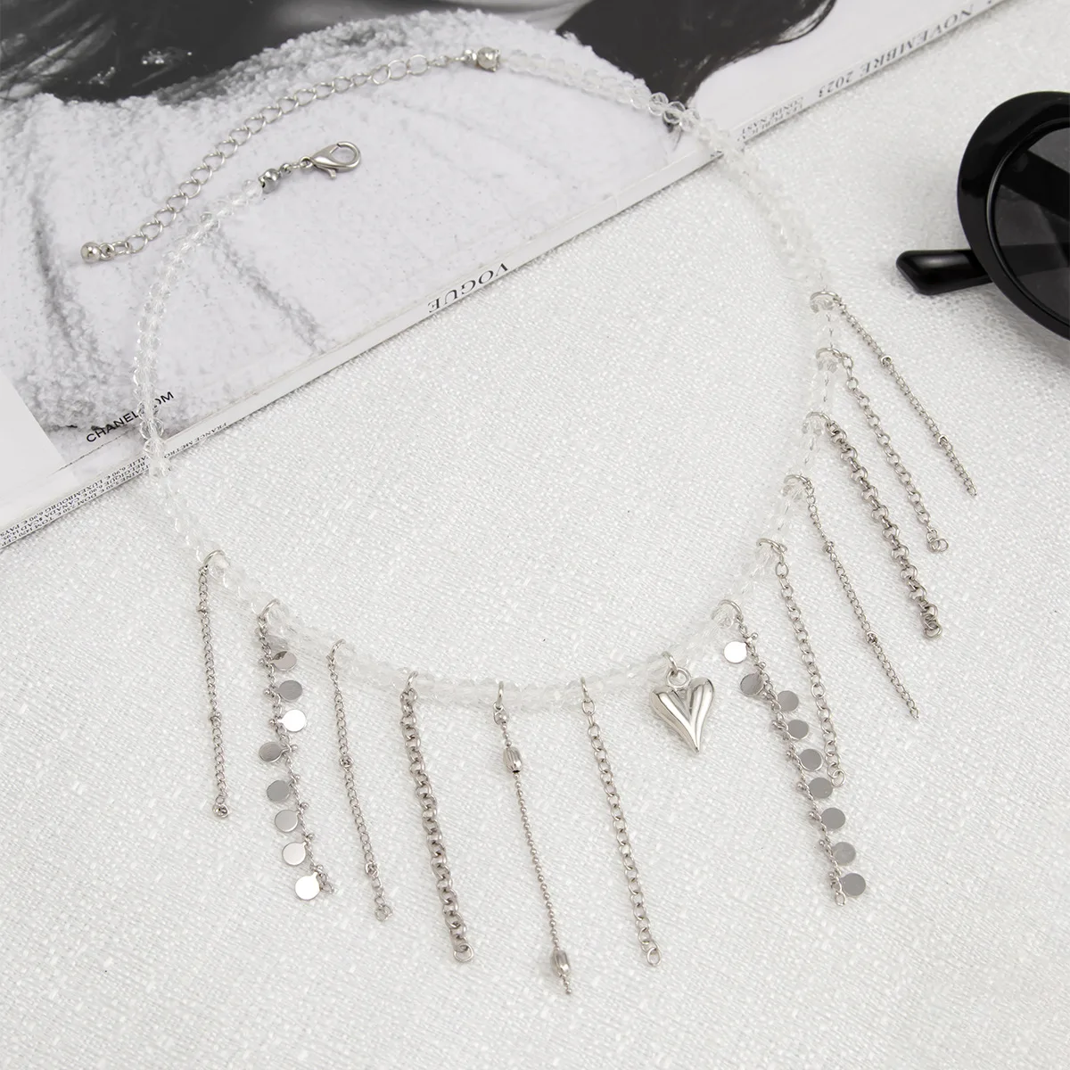 New Metal Chain Tassel Short Collar Neckalce for Women Chunky Love Heart Pendant Gold Color Clavicle Choker Chic Jewelry Stylish