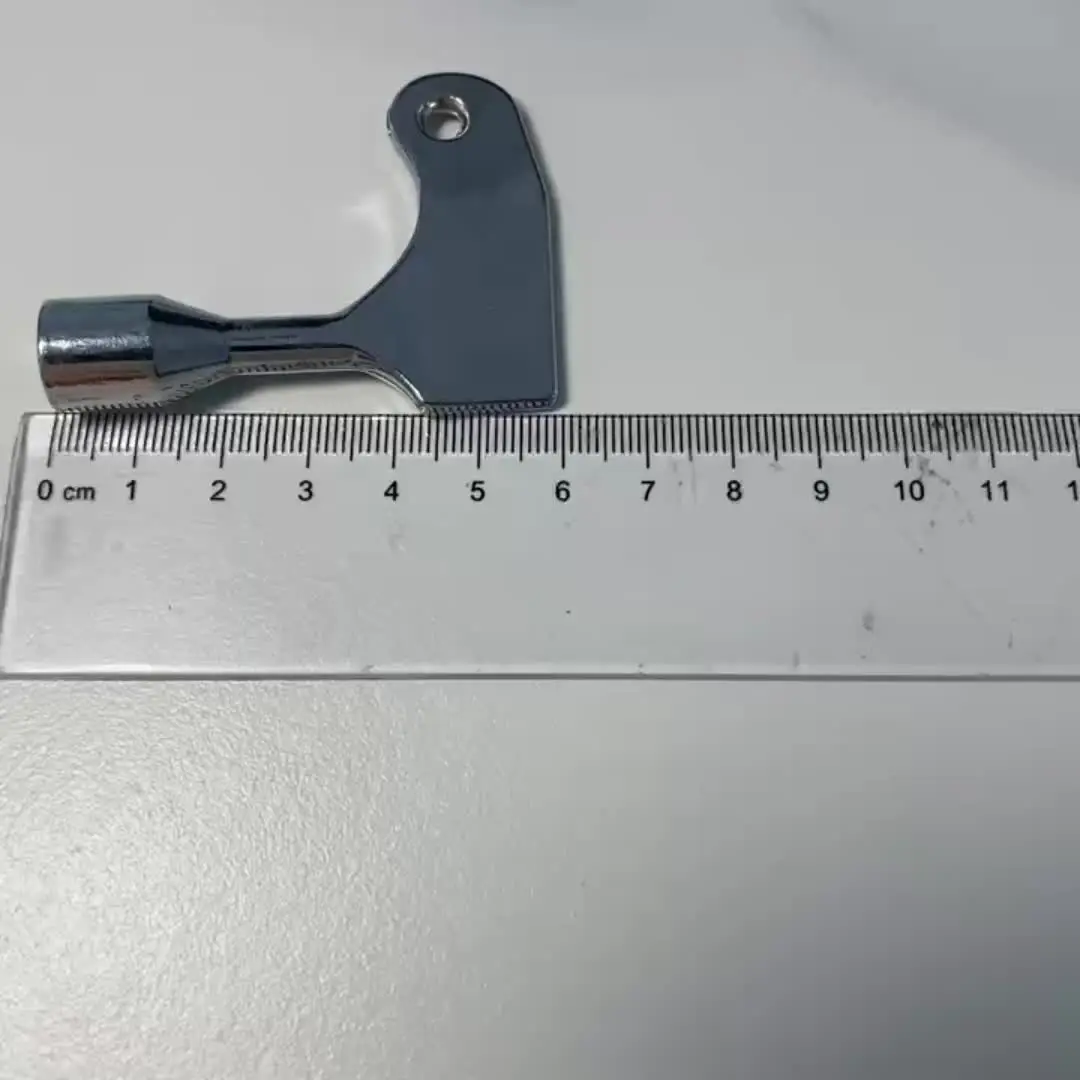 Треугольные ключи для сантехников 1 шт