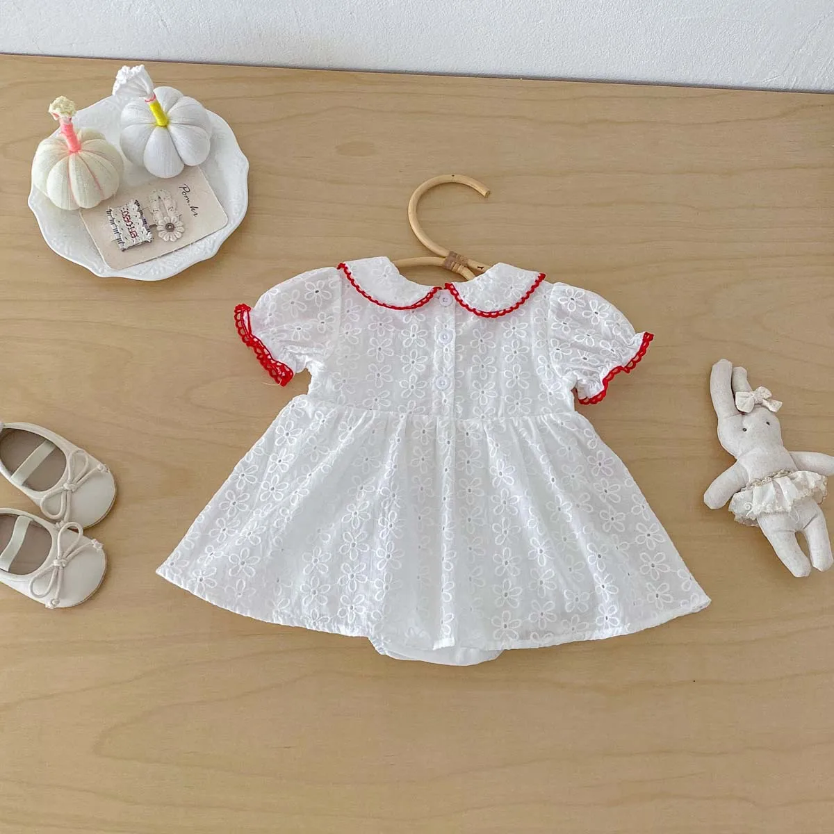2026 Summer 0-2Y Baby Girl Clothes White Floral Embroidery Jumpsuit Red Lace Trim Decoration Toddler Dress Se266bbb6463c467ca757e6f64ae88e63V