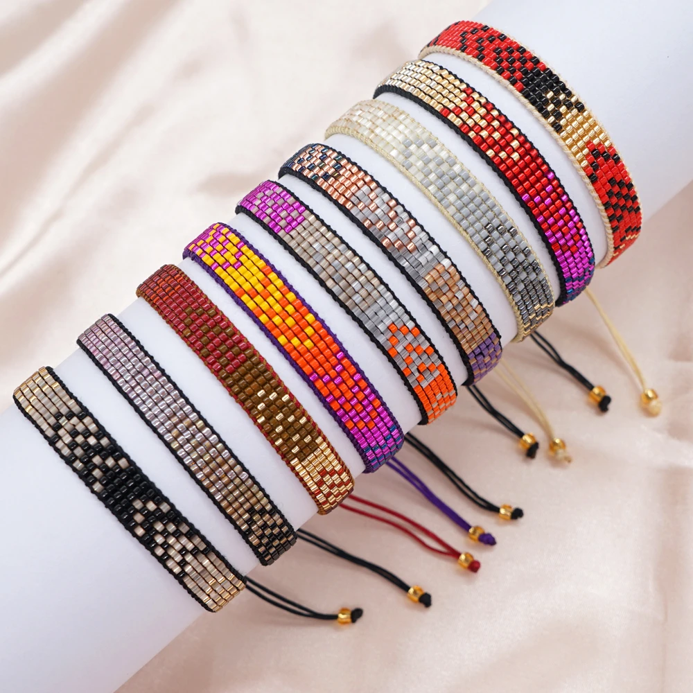 Hand-woven arrow bracelet in Miyuki glass beads