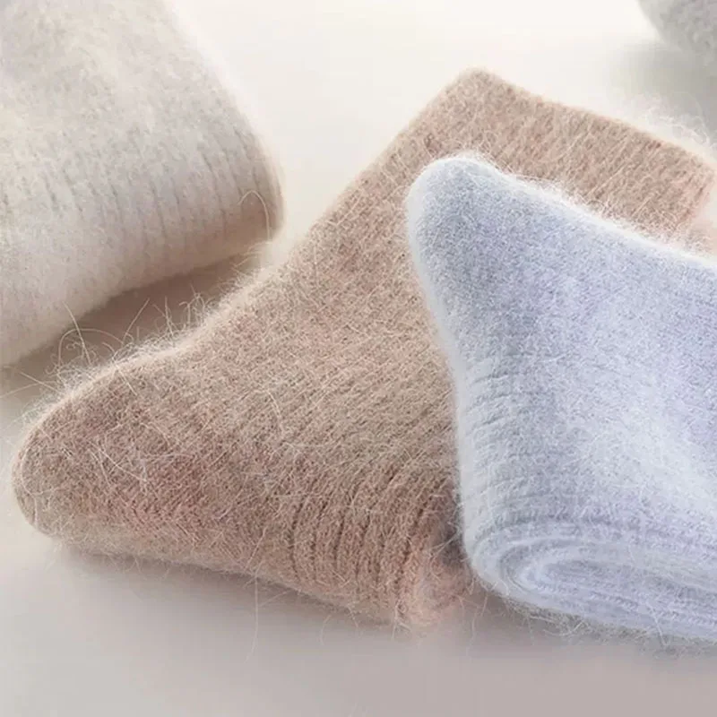 Chaussettes en laine pour femmes automne hiver chaussettes à Tube moyen épaissies avec laine chaussettes chaudes en poils de lapin hiver bas en cachemire noir