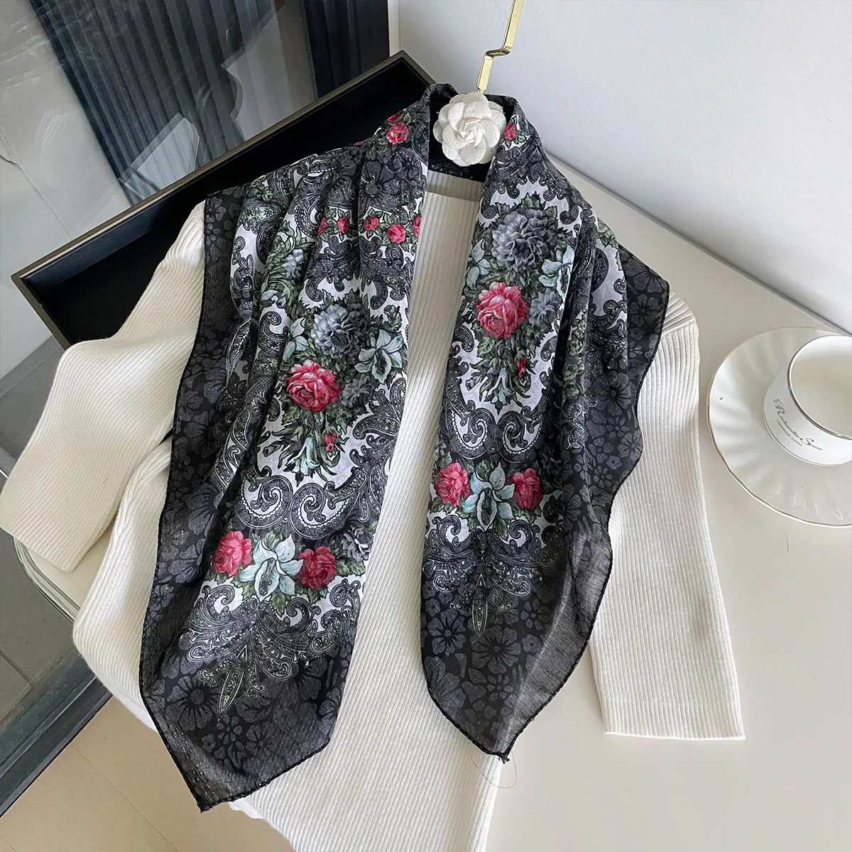 2025 Luxury Cotton Texture Print Female Neck Scarf Square Hair Scarves Foulard Head Band Shawls Wraps Neckerchief Bandana Women