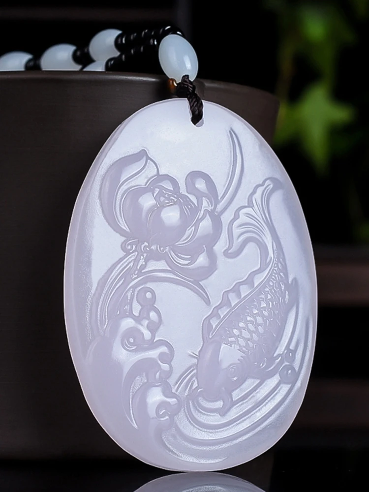 Ciondolo In Giada Bianca Naturale Amuleto Carven Lotus Carp Flower Magic Energy Mascot Bead Collana Appesa