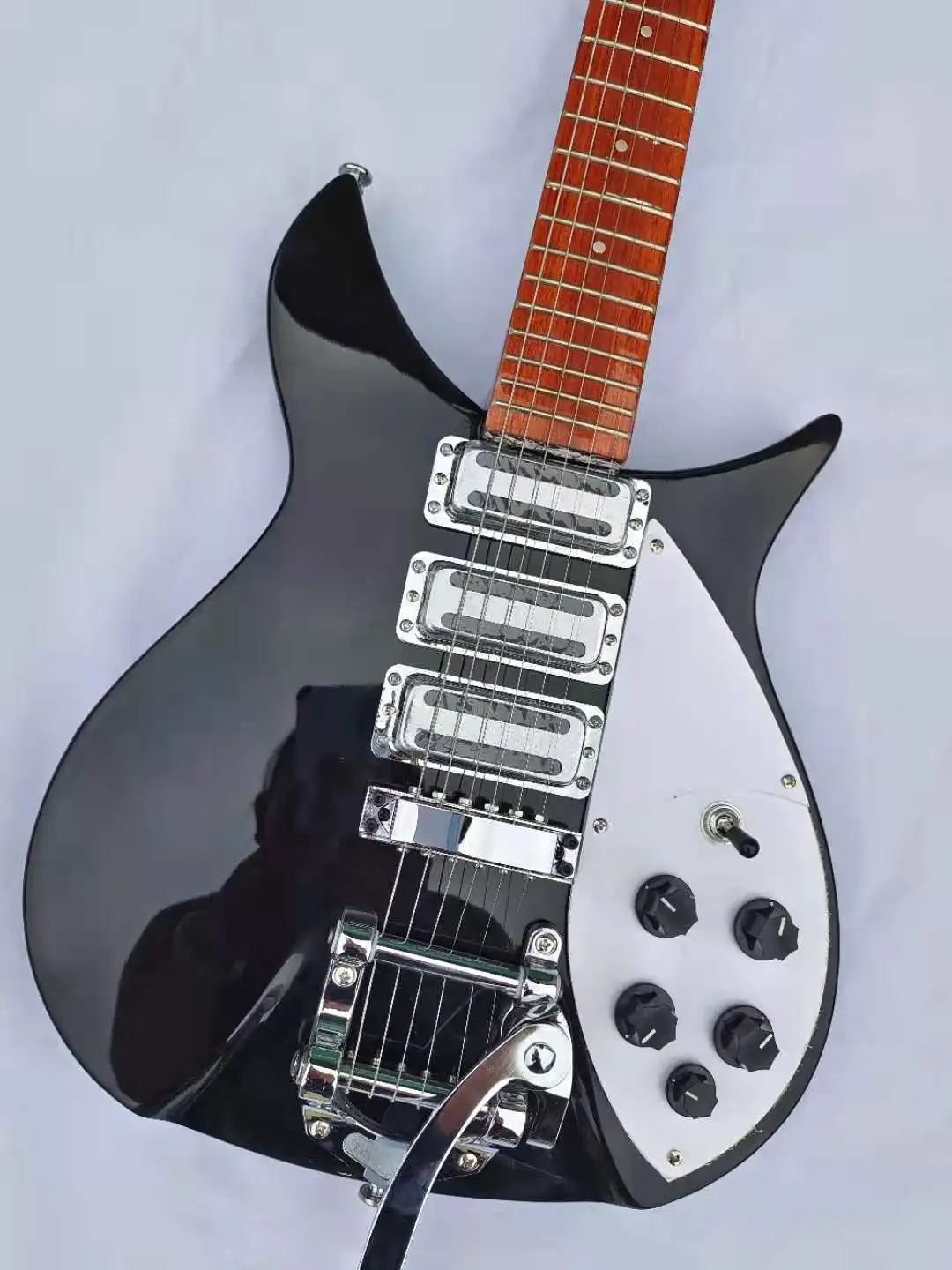

6 Strings Electric Guitar Ricken 325 Mahogany Body Rosewood black Color Fast Shipping