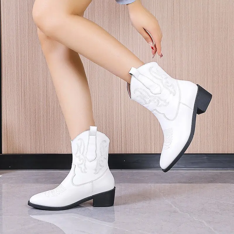Large Size Women Boots Autumn New European and American Knight Boots Women Thick Heel Embroidered Short Boots for Female