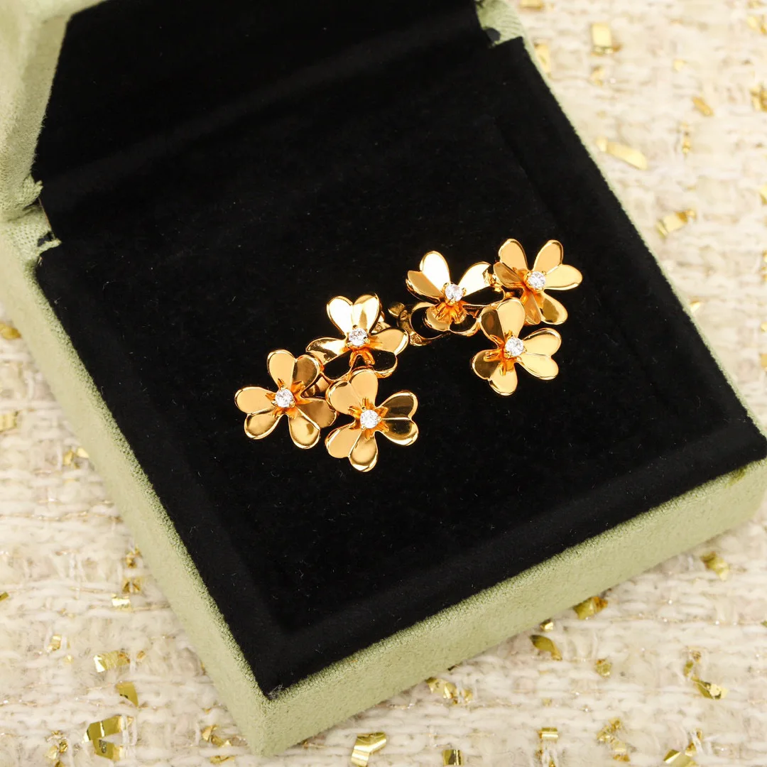 

Hot Brand Pure 925 Sterling Silver Jewelry For Women Gold 3 Leaf Flower Earrings Luck Clover Design Wedding Party Luxury Quality