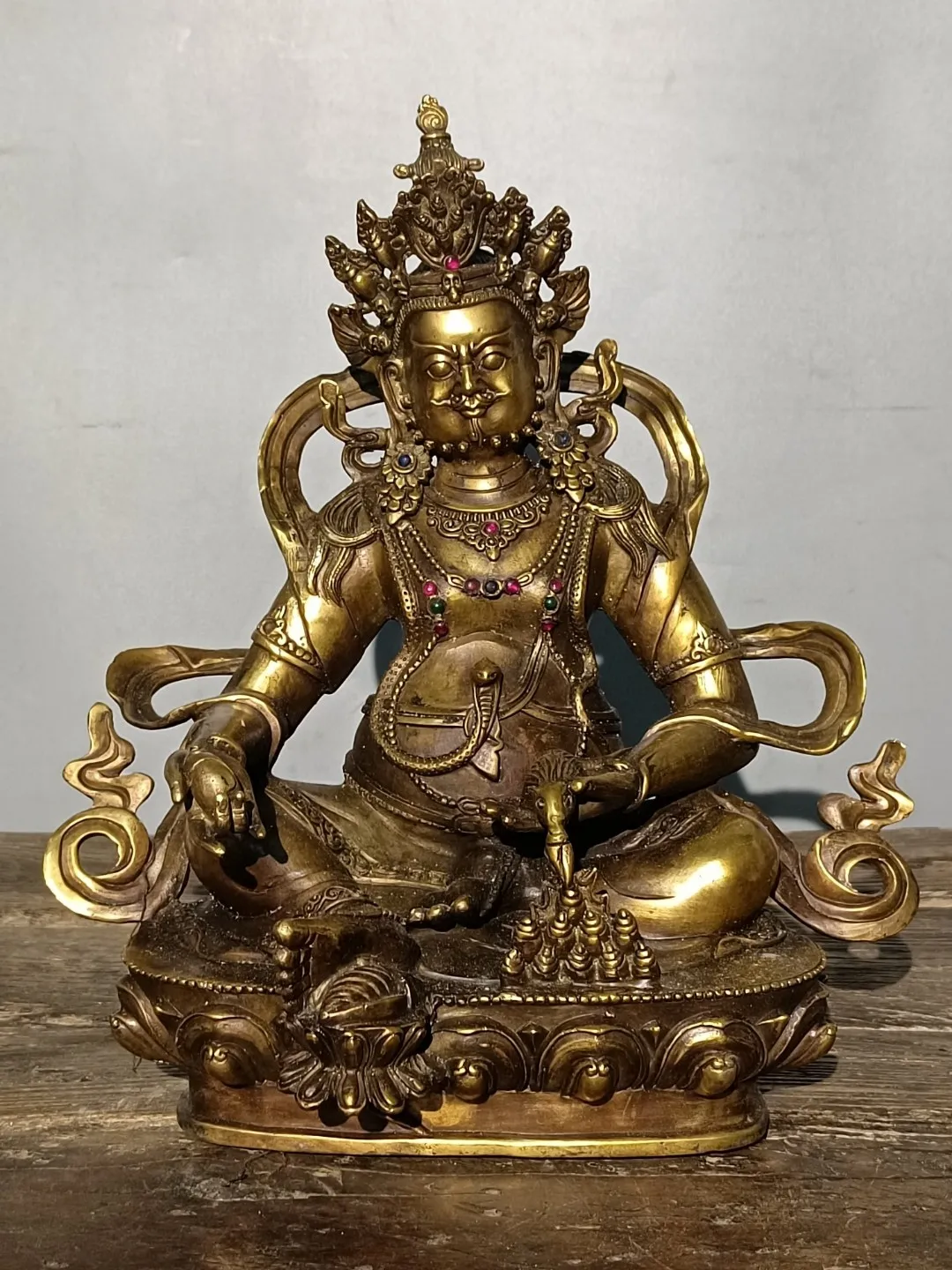 

Nepalese Tibetan old brass pure copper inlaid with gems yellow God of wealth Buddha ornaments home Buddhist hall supplies collec