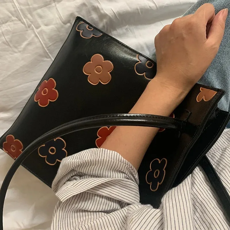 

Новая черная ретро корейская нишевая высококачественная сумка-тоут на одно плечо для женщин модный дизайн универсальность