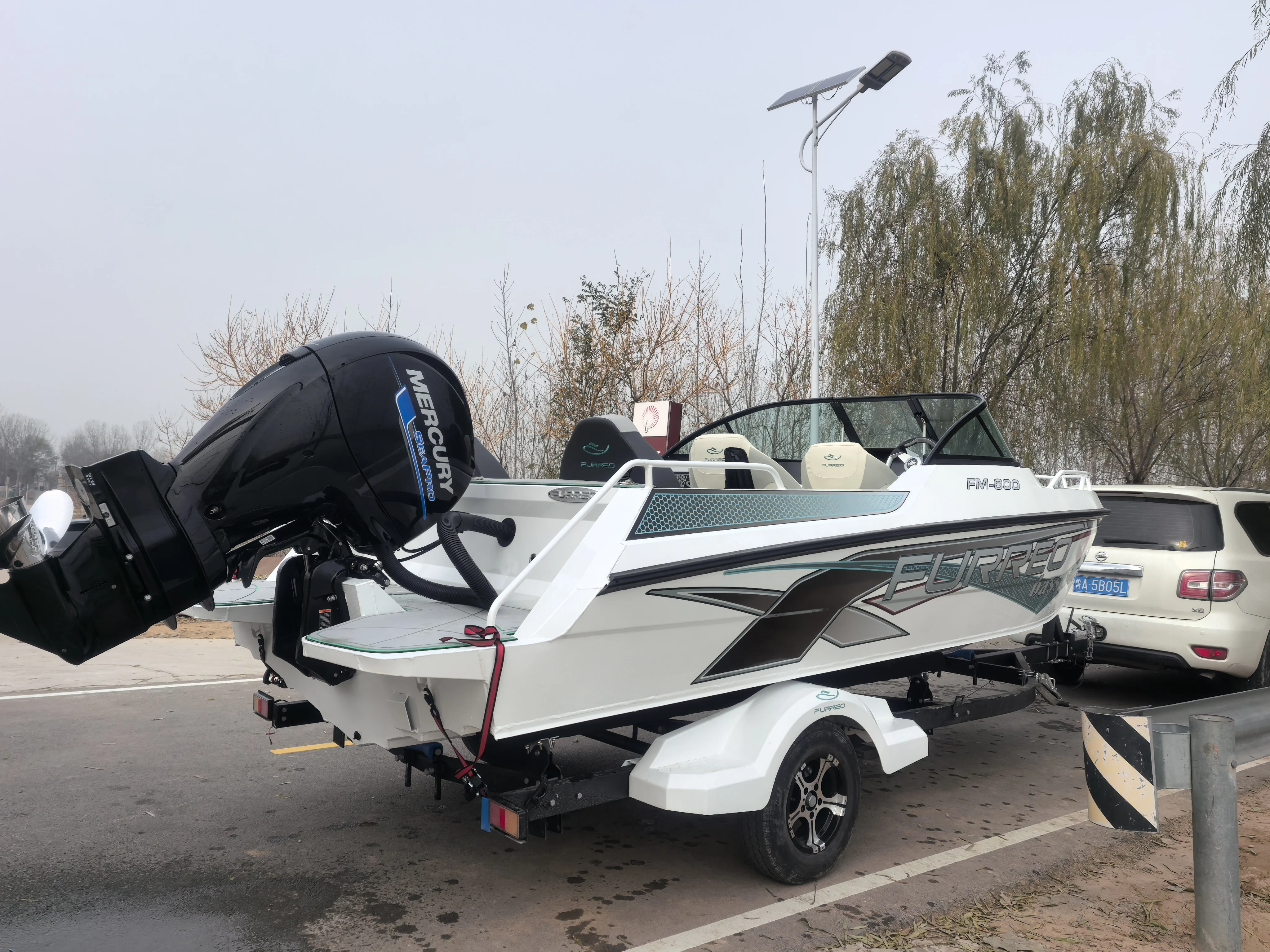 CE Certification Four-Person Luxury Yacht Aluminum Alloy Yacht Impact-Resistant Hull FM550 High Horsepower Customizable Color