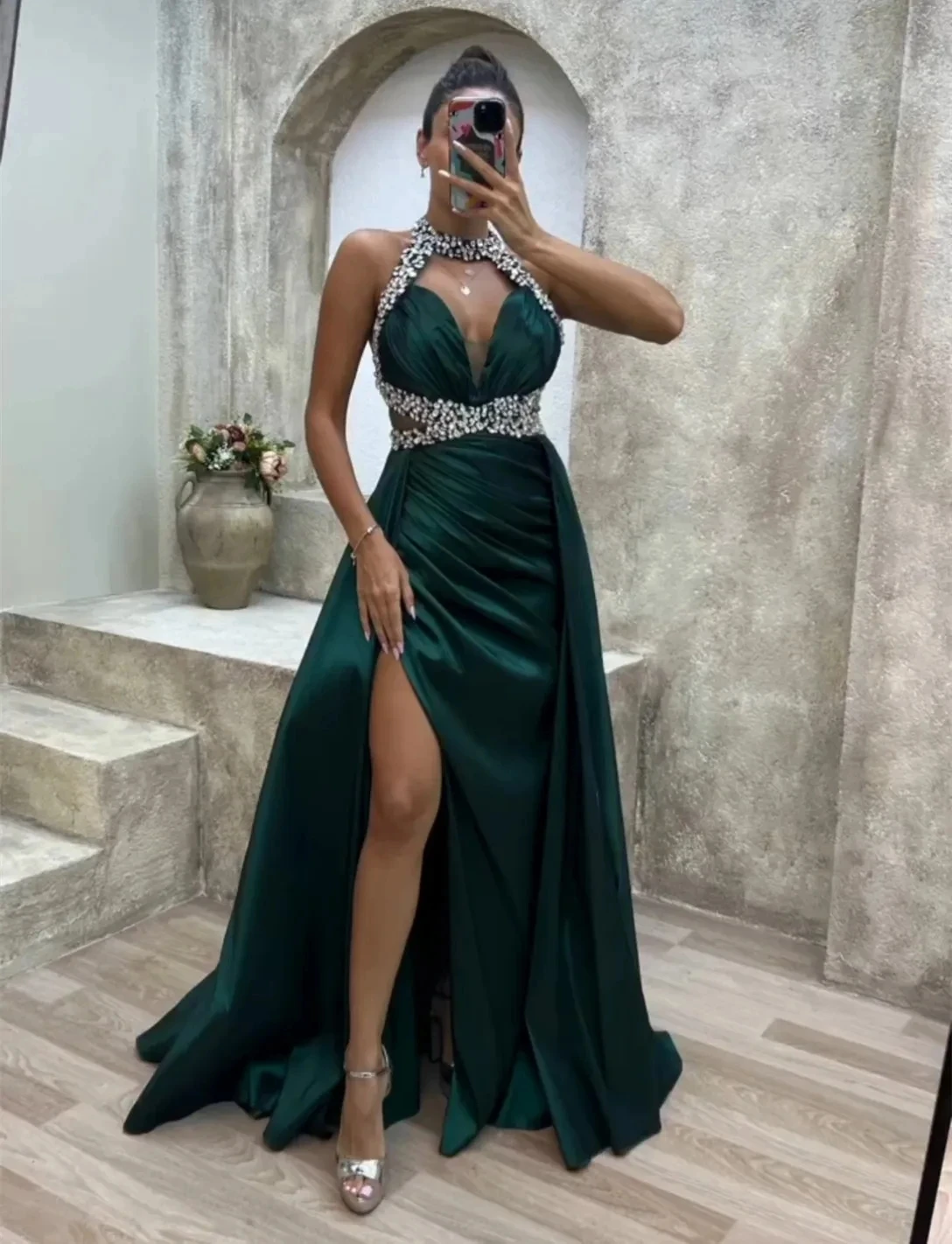 

2024 Dark Green Evening Dress Silk Satin Halter Beaded Crystals Formal Arabic Prom Party Gowns Vestidos Fiesta Robe De Soirée