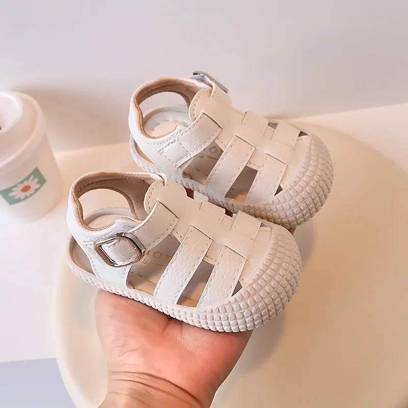 Zapatos de bebé recién nacido de verano de estilo coreano a la moda, sandalias Unisex de diseño Simple transpirables de fondo suave para niños de 1 a 3 años