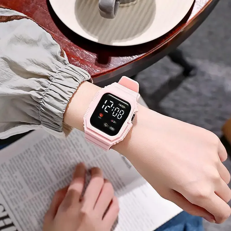 

Женские часы 2023 с технологией науки, простые студенческие нишевые Водонепроницаемые электрические часы для футбола, часы для женщин, часы