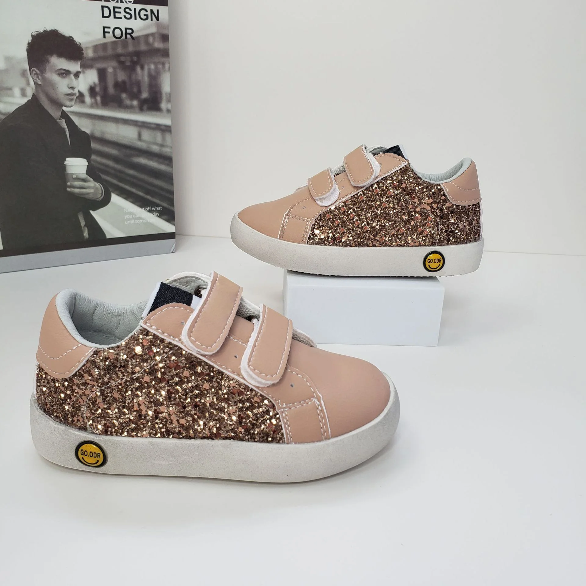 New Fashion Designer Girls Sneakers Kids Flat Running Shoes Toddler Super Star Glitter Sequin Low-top Casual Leather Board-shoe 2