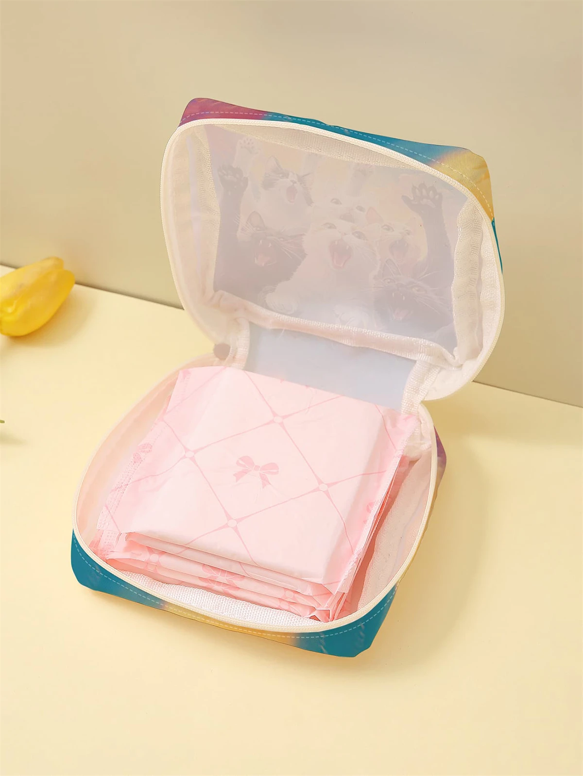 Cartoon cat pattern printed sanitary napkin storage bag, women's lightweight tissue bag, sanitary tissue bag