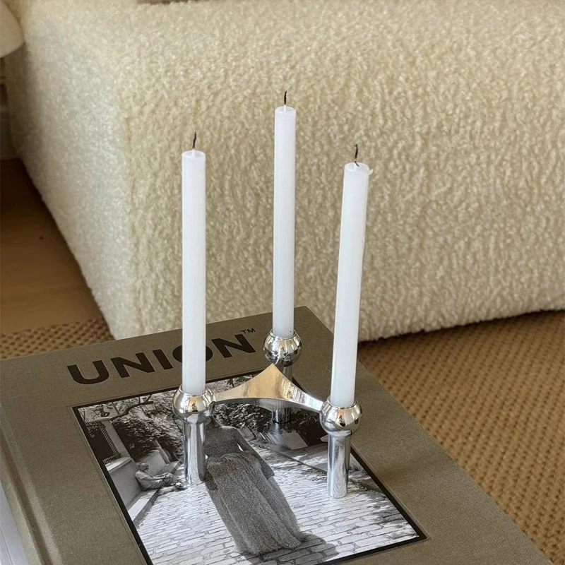 هيكل جزيئي معدني حامل شموع شمعدان فضي إسكندنافي قط...