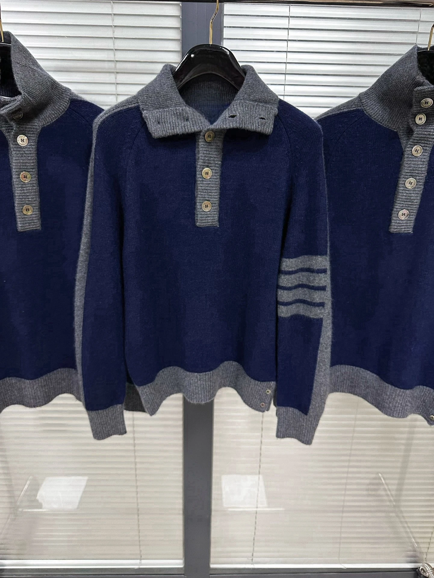 

TB Sweater Pullover Polo Shirt With Four-Stripe Matching Color Wool Lapel Tb For Men And Women Causal All-match Sweater