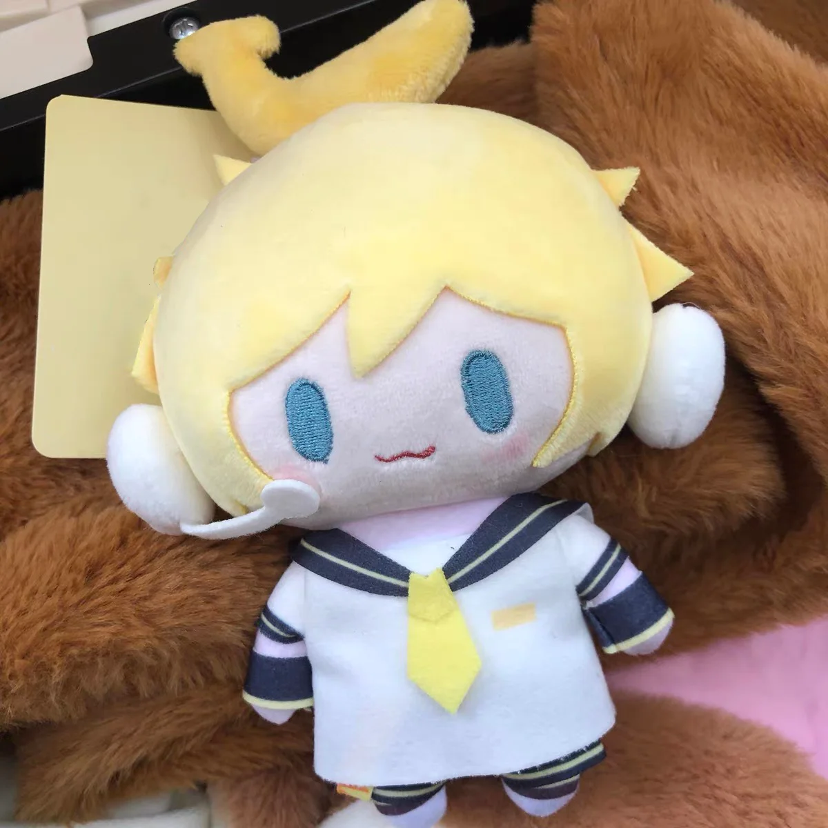 thumbnail image 1 of Peluche de Hatsune Miku de 15 cm, juguete de peluche Kagamine Len Rin, figura Kawaii, muñeco de peluche de colección, modelo de adorno, juguetes para niños, regalos, 1 of 5