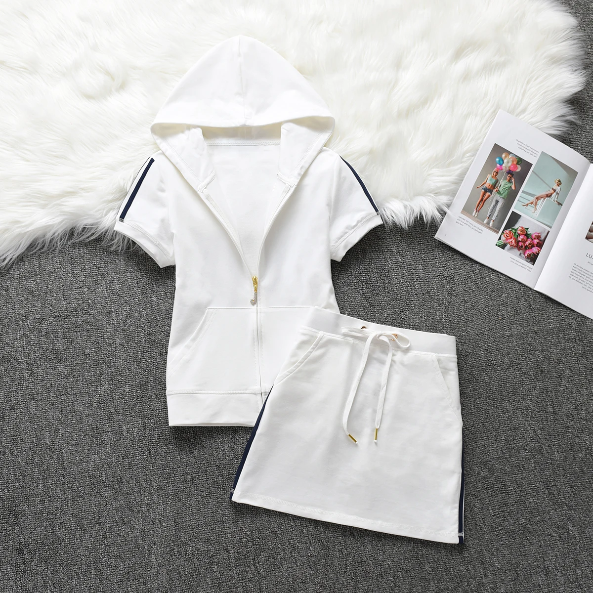 

Женский спортивный костюм из 2 предметов, повседневный кардиган на молнии с коротким рукавом и юбка с капюшоном, костюм для тенниса, лето 2024