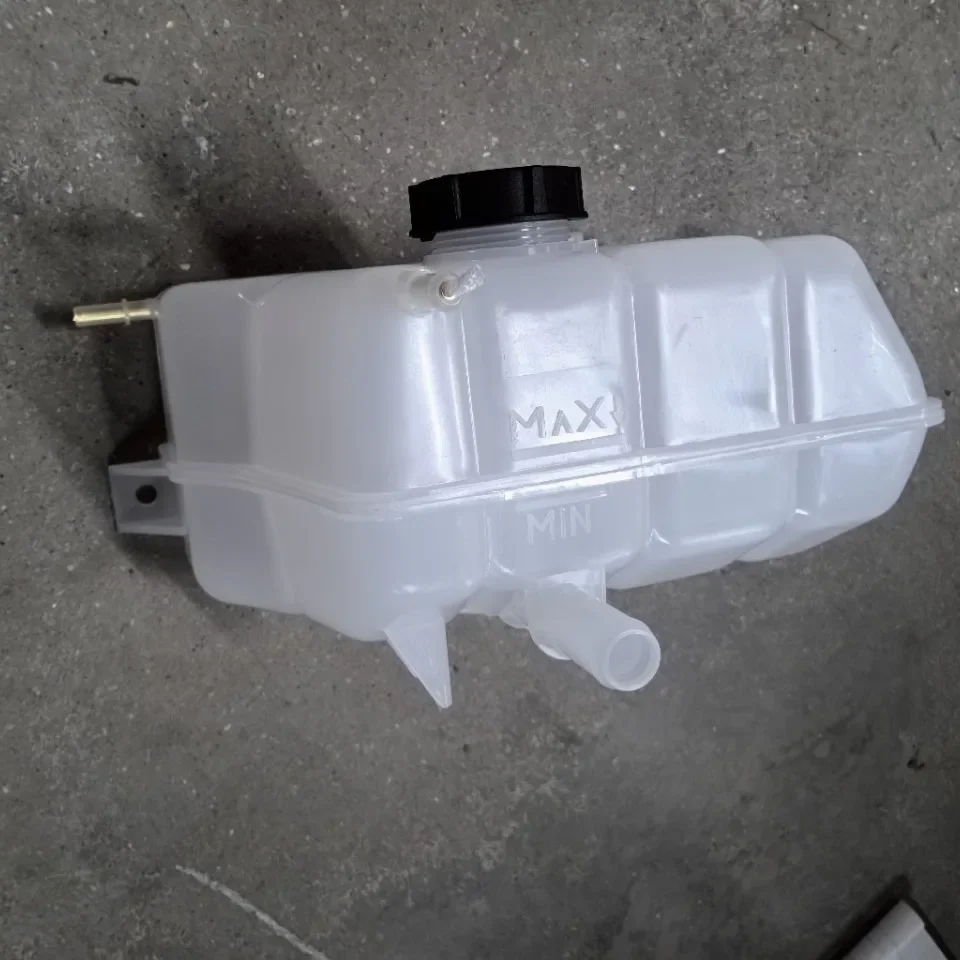 AB398K089AA Coolant Expansion Tank for Ford Ranger 2012 Mazda AB398K218AA BE8Z8100A Radiators Parts coolant expansion tank