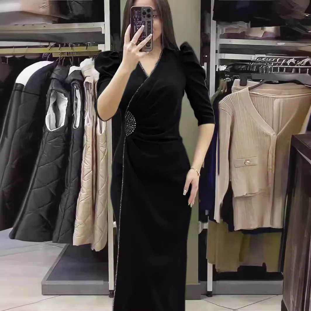 

Женское облегающее платье-пуловер до щиколотки с V-образным вырезом и бриллиантами