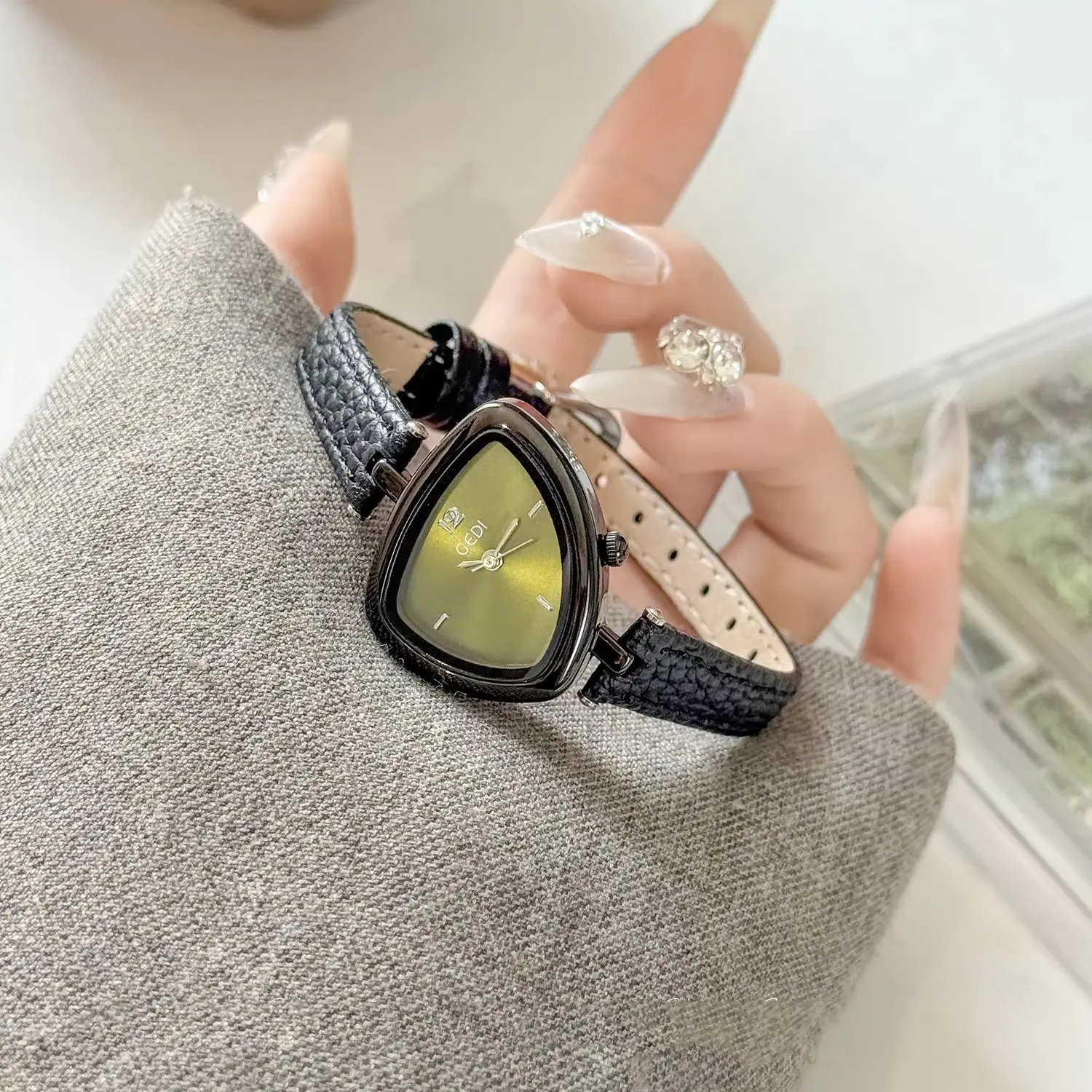 Elegant Asymmetrical Women's Watch with Leather Strap and Quartz Movement