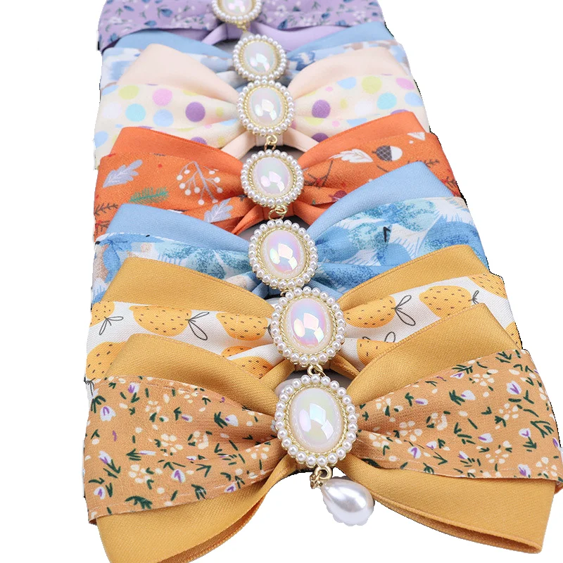 

Галстук-бабочка с жемчугом и лентой