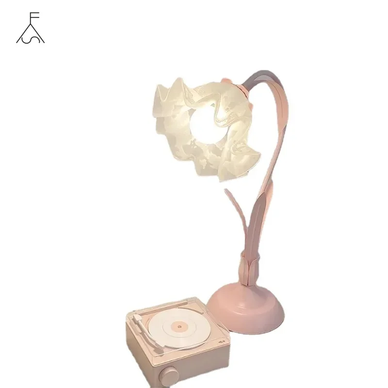 

Retro French Romantic Flower Desk Lamp Atmosphere Sense Bedside Table Lights Cream Style Pastoral Country for Home Bedroom