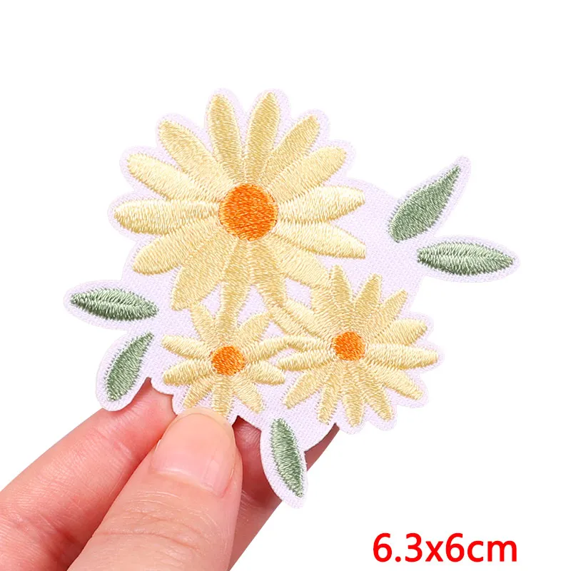 AHANDMAKER 43-Piece Flowers & Bees Embroidery Patch Set - 14 Styles, Sew-On Or Iron-On Appliques For Jackets, Jeans, Backpacks & DIY Crafts | Repair & Decorate