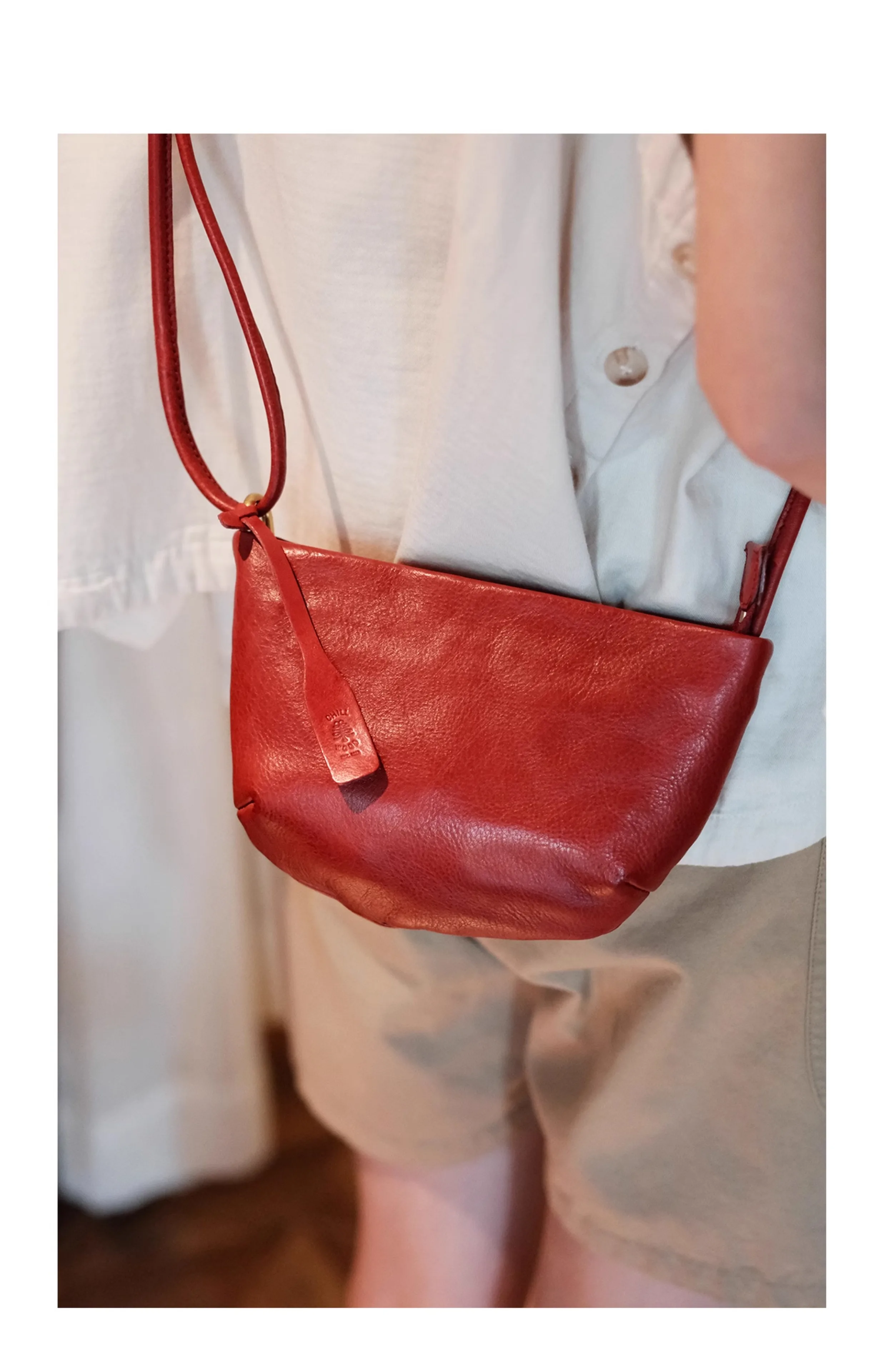 Outdoor-Tageshandtasche aus echtem Leder für Damen, handgefertigt, kleine Umhängetasche aus pflanzlich gegerbtem Rindsleder, schlichte Crossbody-Tasche – Detail 6