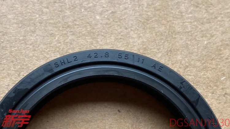 PAJERO3.4 V70V60V80V90 OIL SEAL T/F Rear Output Shaft 3231A047