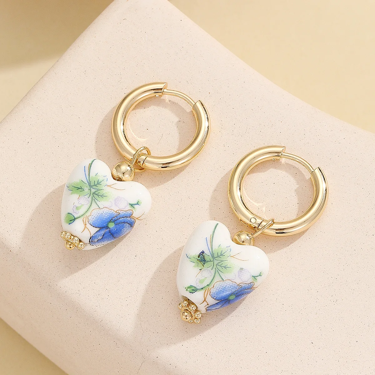 Fashion White Porcelain Printing Heart Drop Earring for Women Gold Plated Small Round Circle Hoop Earrings Charm Jewelry Bijoux