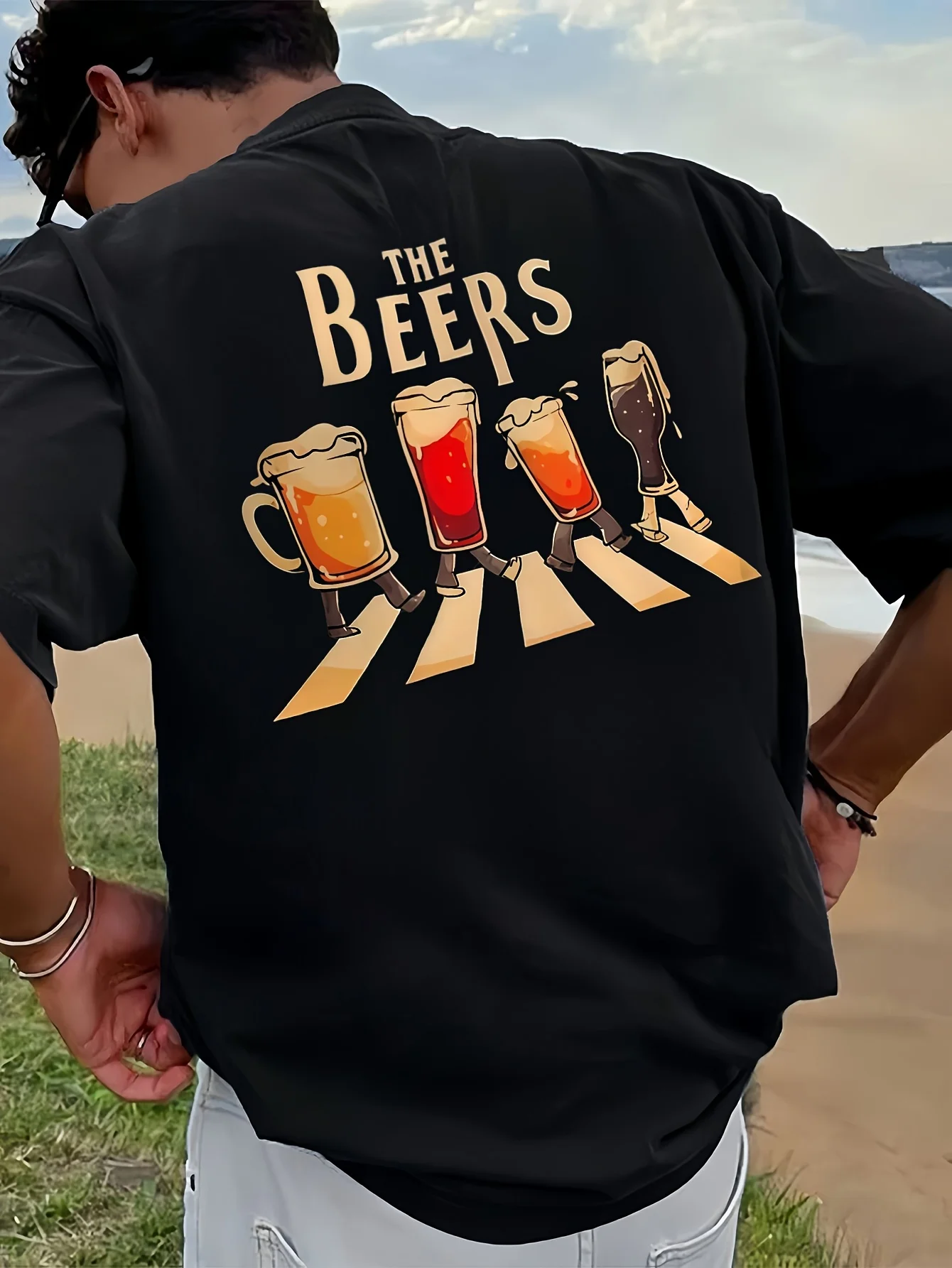 Humorvoller „Beer Crossing Road“-Aufdruck auf Herren-T-Shirt aus 100 % Baumwolle, ideal für lässige Sommerausflüge und Partys
