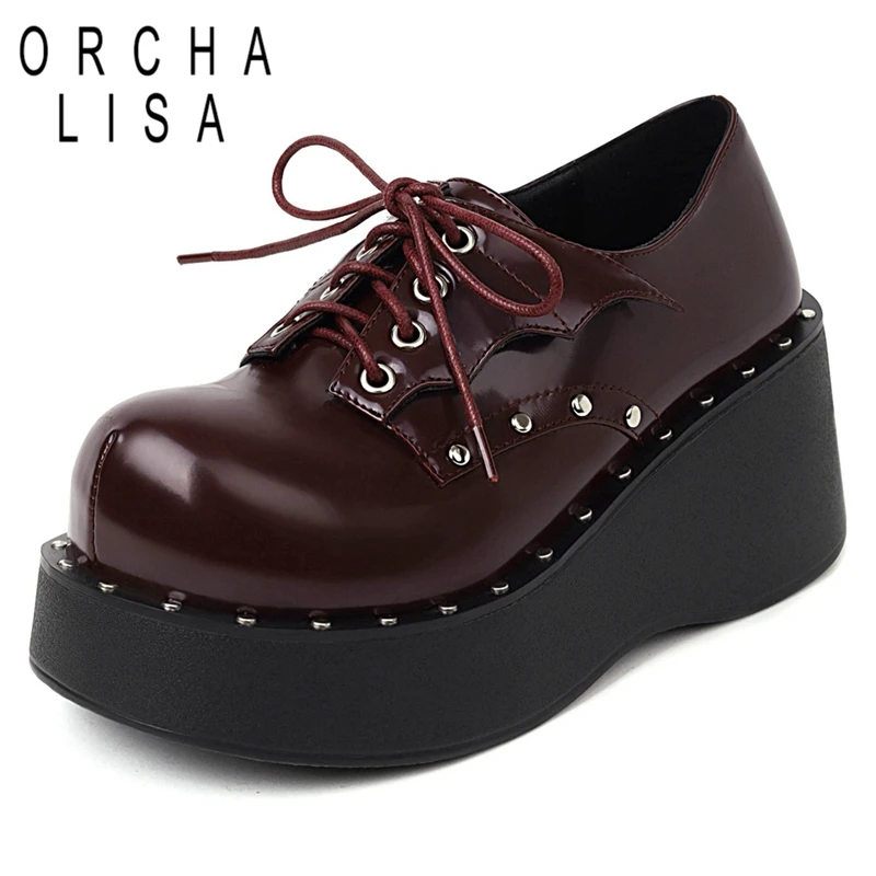 

Туфли-лодочки на танкетке 6,5 см, с круглым носком и заклепками