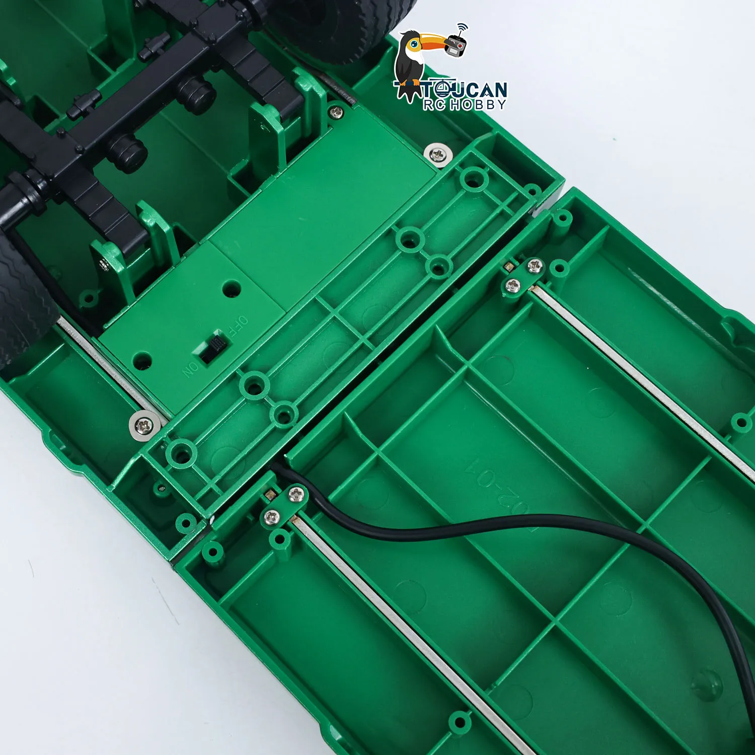1/18 HUINA Kunststoff-Flachbett-Handanhänger 1502 für ferngesteuerten Traktor-LKW 1501, elektrische Stützbeine, Batterie, kein Licht – Detail 2