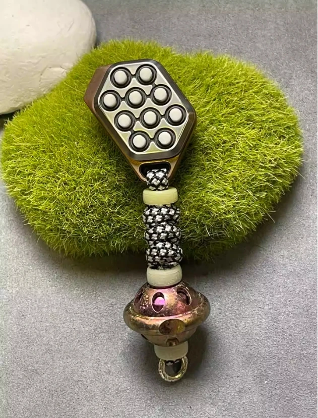 

Second-hand EDC LAUTIE Red copper stainless steel explosion pufferfish decompression toy