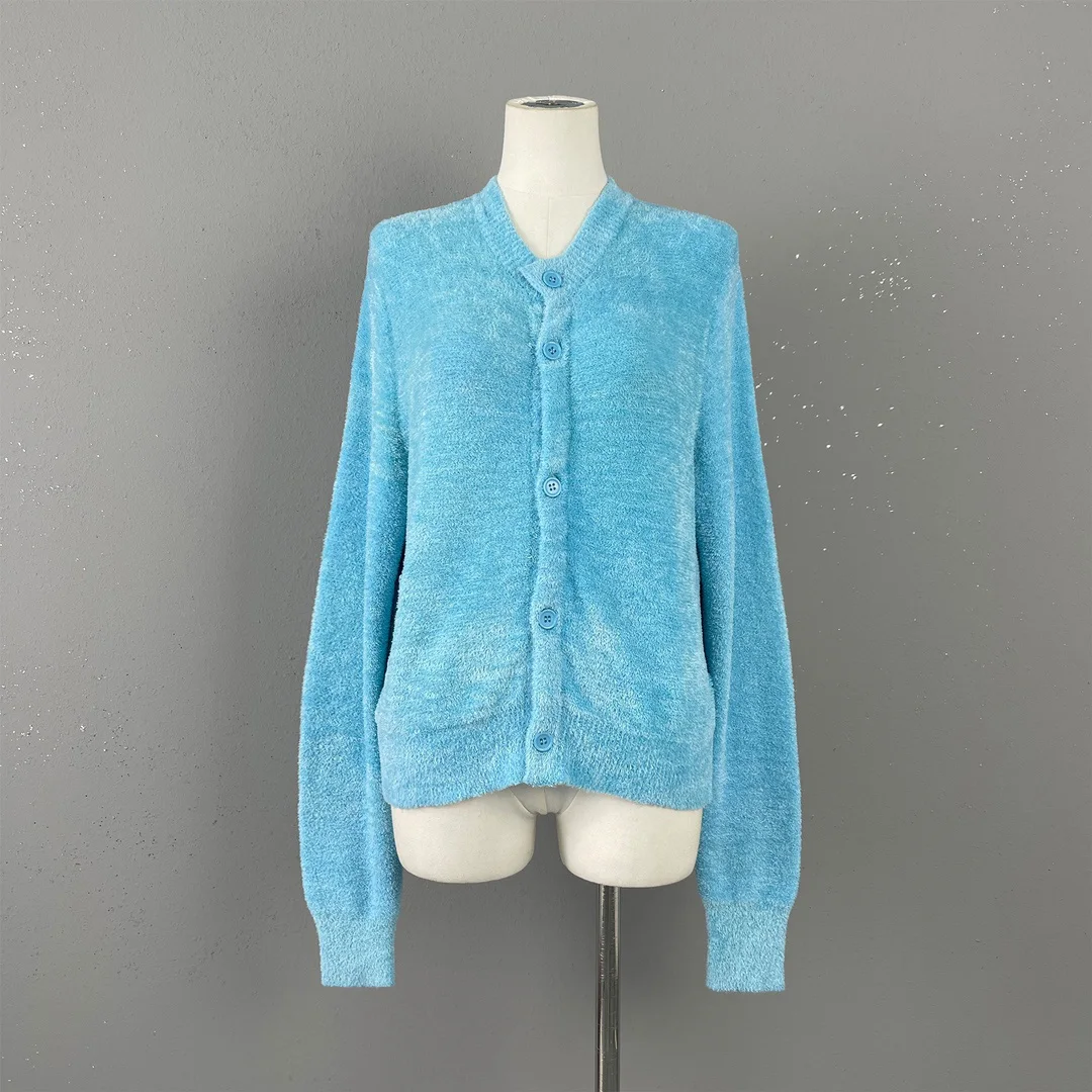 

2023 Early fall dopamine in a cardigan. The color is white and durable. An essential artifact for autumn and winter.