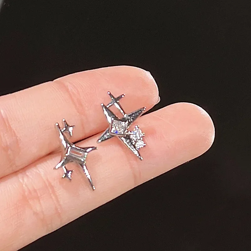 

Женские серьги-гвоздики из серебра 925 пробы с фианитами
