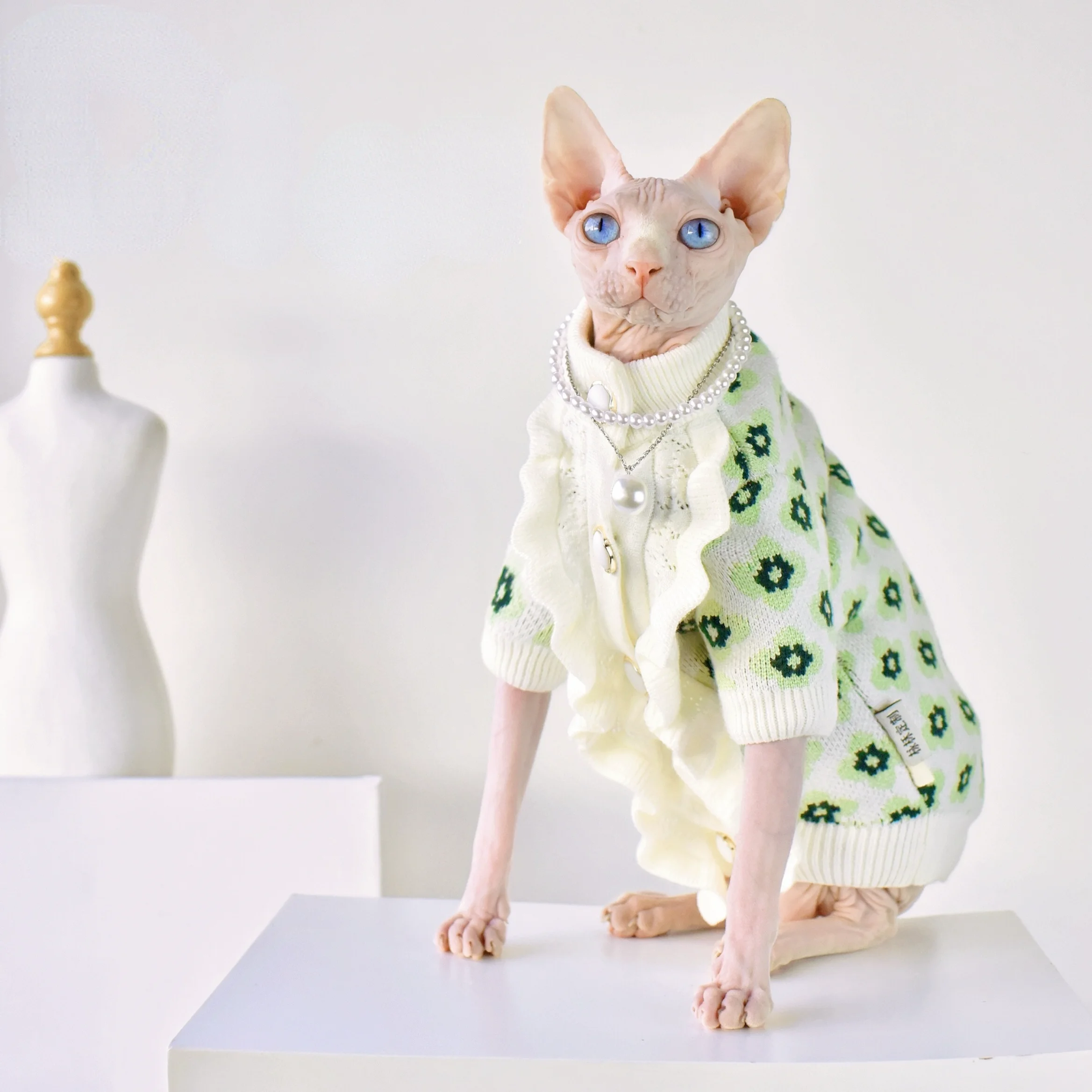 DUOMASUMI Chic Lace Sweater Jacket Winter Warmth Hairless Cat Clothes