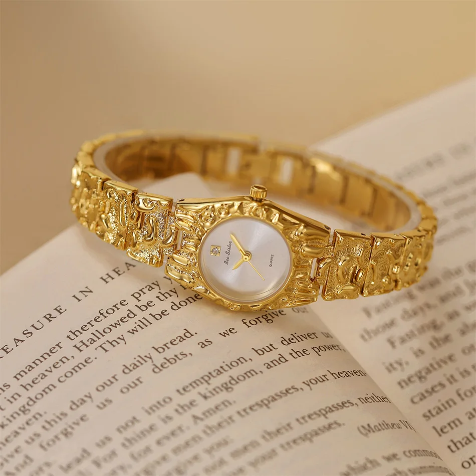 Retro Fashion Women's Watch Exquisite Pattern Gold Silver Strap Circular Dial Quartz Wristwatch Accessories Clock Gift_voghion.com