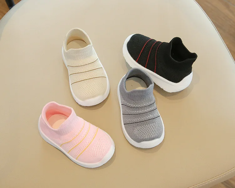 Description Picture 5 of itemNew Slip-on Toddler Shoes Baby First Walkers Boys Girls Autumn Non-Slip Classic Plaid Sneakers Sport Shoes Soft Daily Shoes