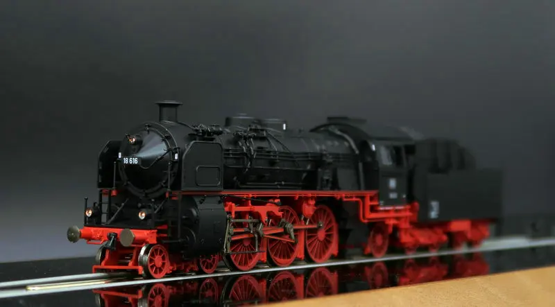 HO 1/87 Train Model ROCO BR18 Digital Sound Effect (DCC) One
