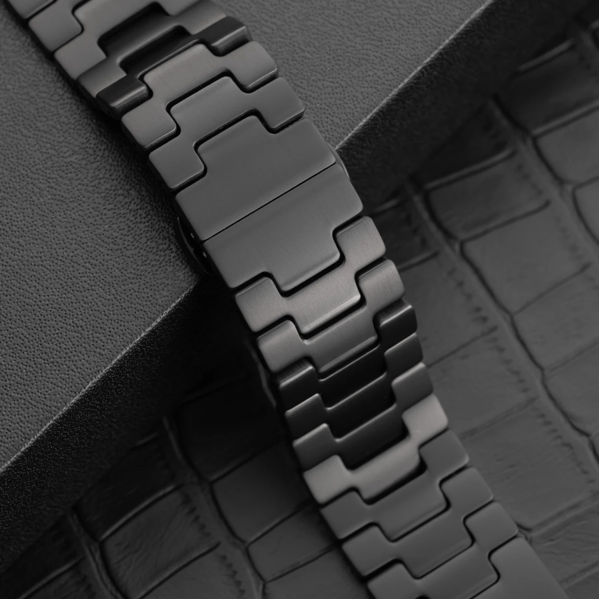 Luxury Titanium Metal Strap with Folding Clasp