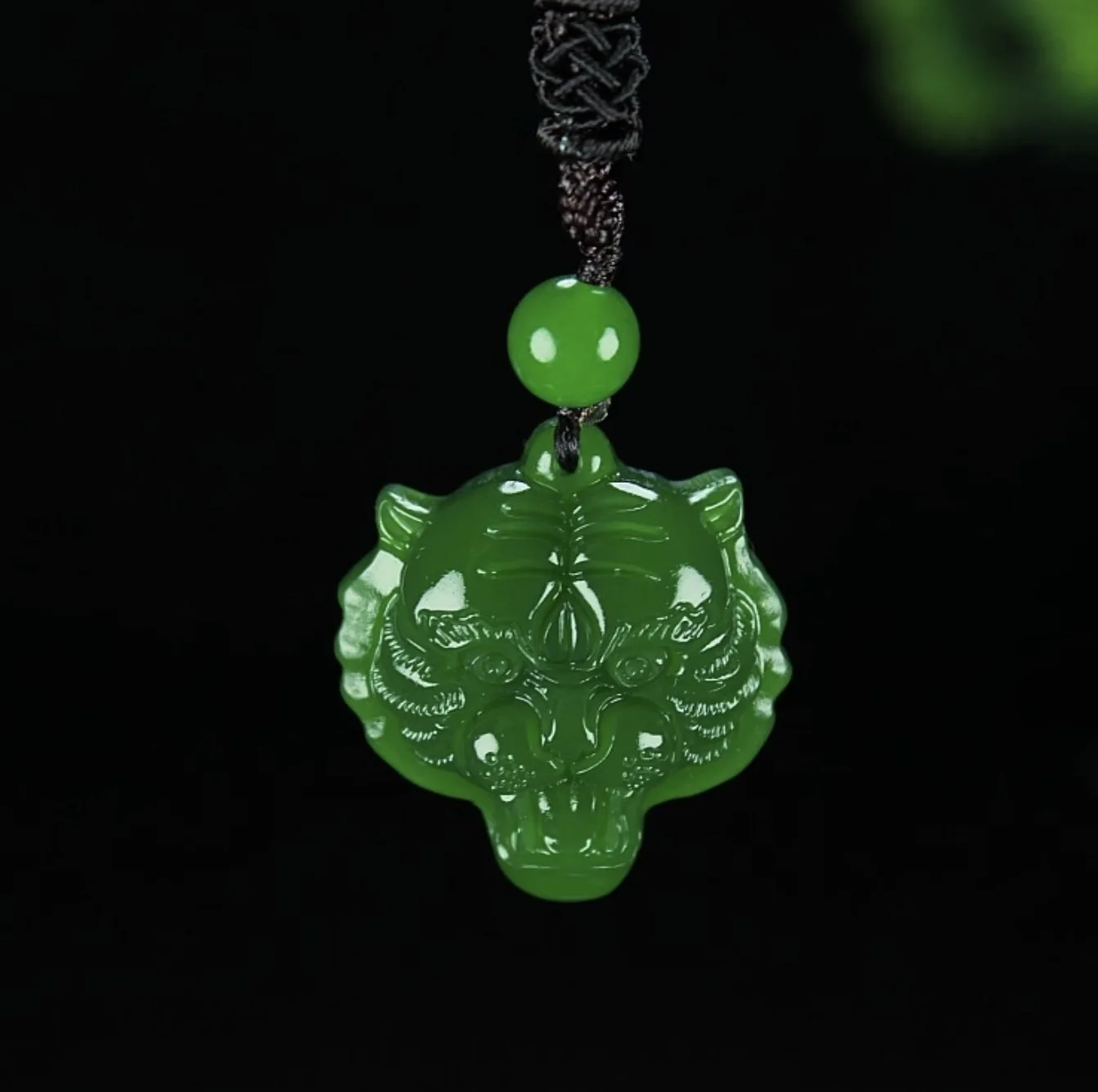 

Кулон в виде головы тигра из нефрита, шпината, зеленого зодиака