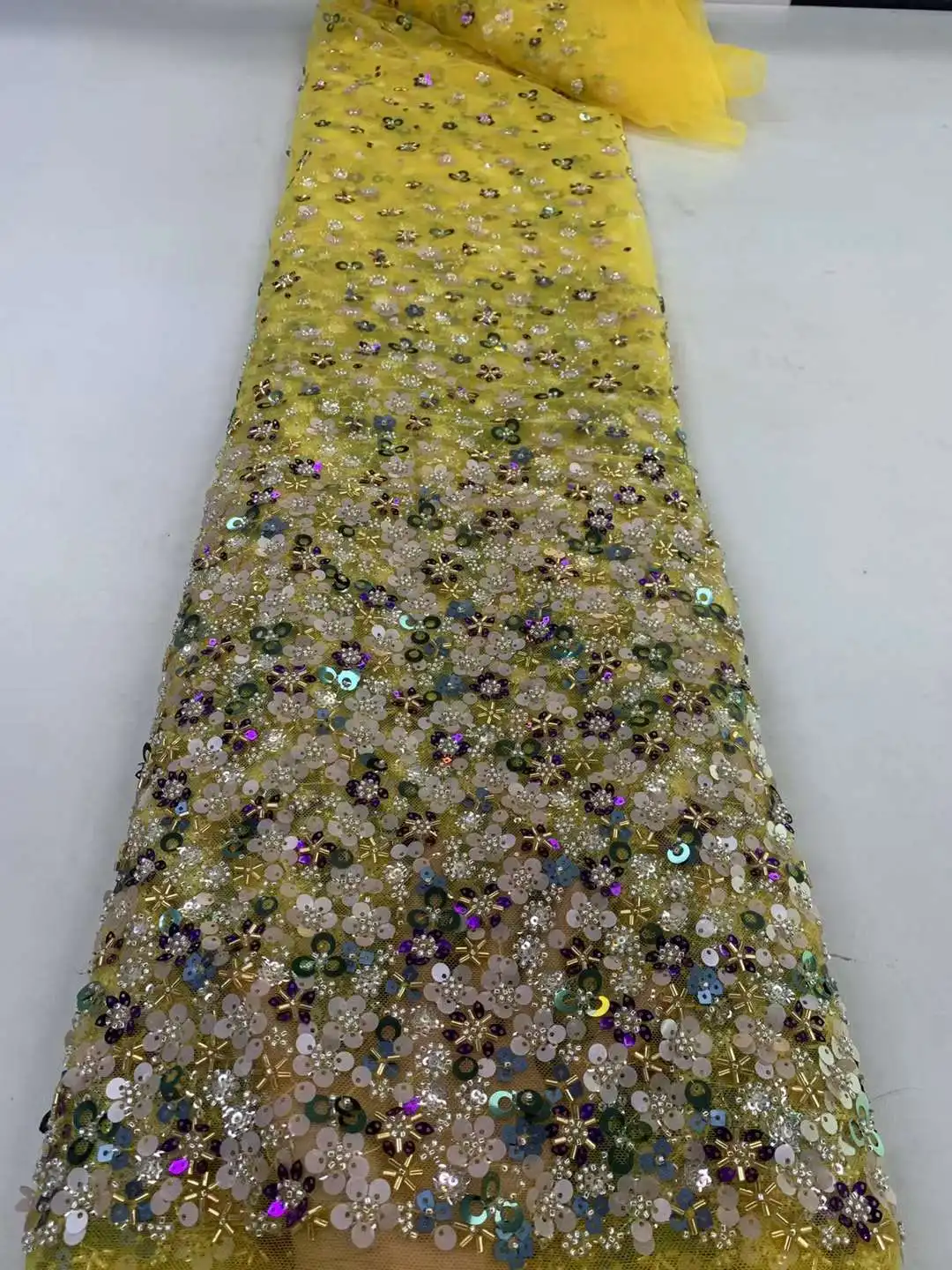 

2024 Fashion Elegant French Embroidery Beaded Lace Fabric African Nigerian With Sequins Fabric For Wedding Dress Zx