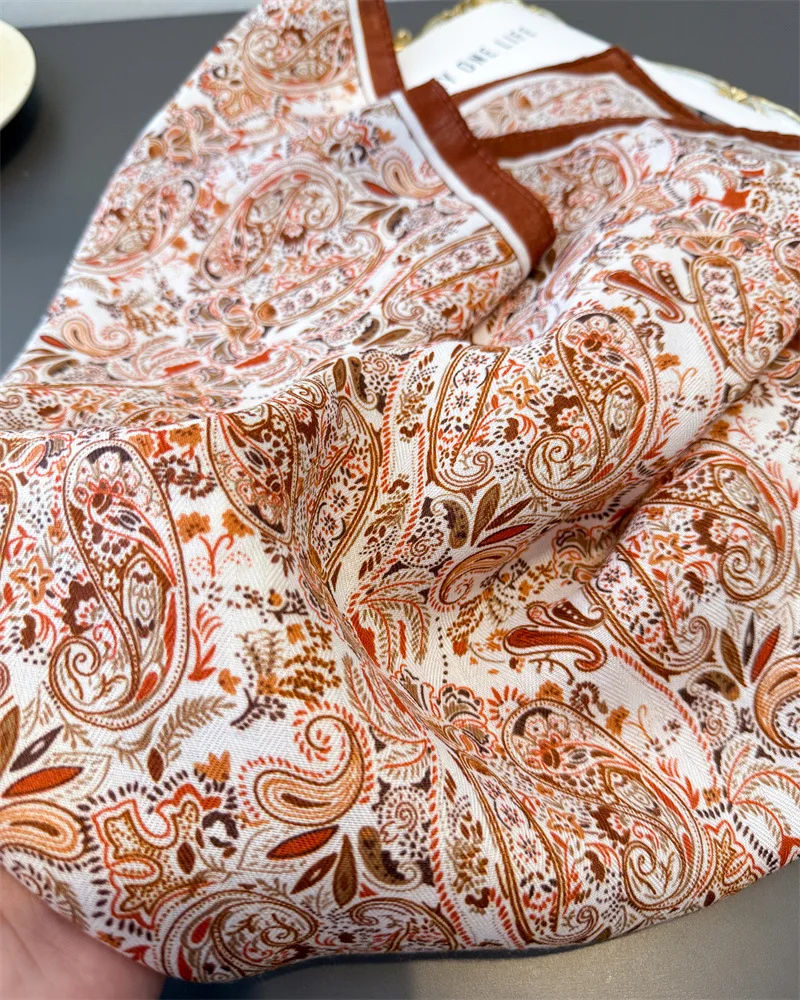 Neue Quadrat Schal Paisley Druck Baumwolle Samt Kopftuch Frühling Herbst Warme Schals Frauen Dekoration Weiche Foulard Bandana Wraps – Detail 3